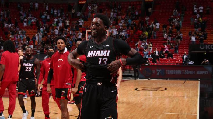 热火绝杀篮网引热议！NBA官方盛赞终结比赛，詹皇第一时间发推
