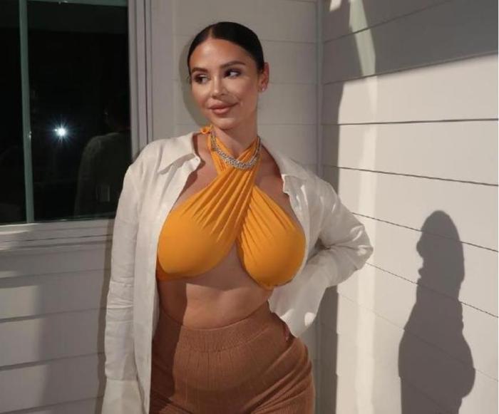 出身不好的夜店女郎丹尼为何能够逆袭凯莉成为乔治的未婚妻？