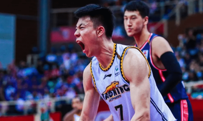 冲击NBA！张镇麟抵达洛杉矶特训，身材更壮，辽篮给予全面保障