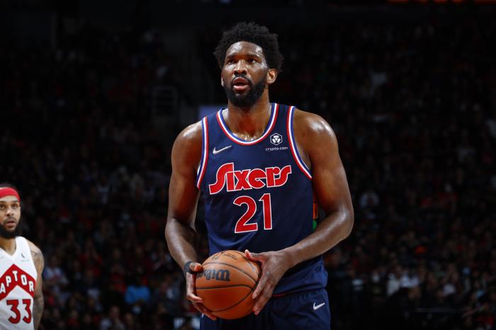 NBA官方罚单:恩比德因批评裁判被罚1.5万，灰熊主帅被罚拒让球员交罚款