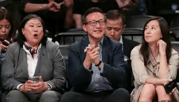 王者归来！哈登险晃倒东契奇+致命上篮，蔡崇信：让对手向后溜冰