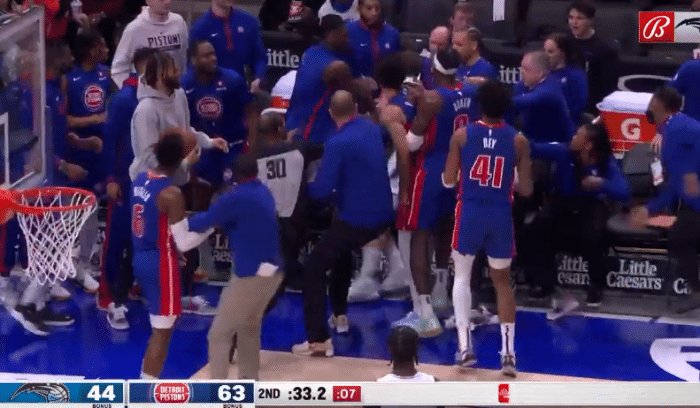 NBA火爆冲突：瓦格纳恶犯推人后后脑勺遭重拳 3人被驱逐离场