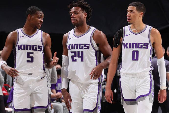 NBA诞生53分惨案，75-128！将帅蒙圈面面相觑，双探花三节轰66分