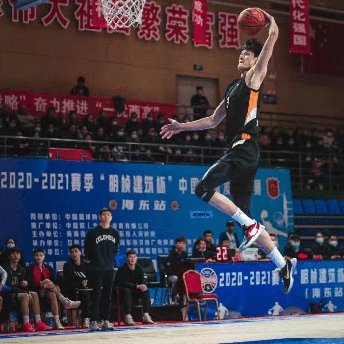 终于定了！1年合同！曾凡博非要去打NBA......