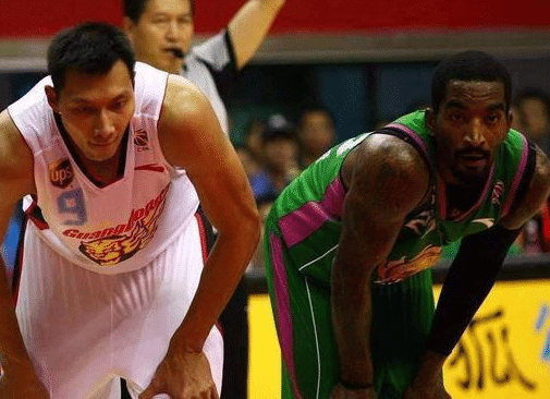 回顾JR史密斯CBA表现，场均33+4+7，强于同龄乔丹NBA表现