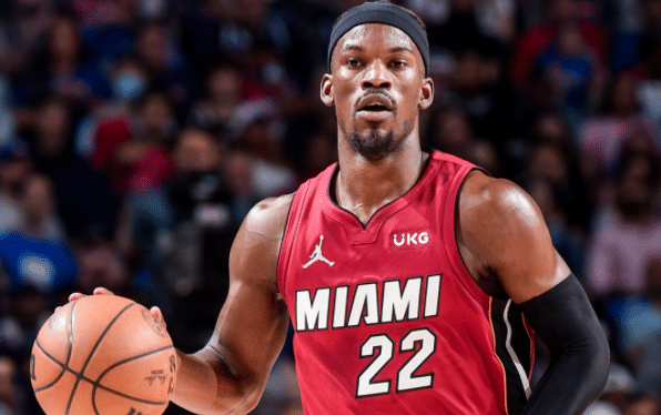 雪崩！NBA大热门溃败出局，大帝低头沮丧绝望，主场球迷反戈怒骂