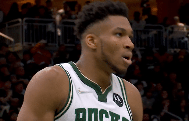 字母哥多次暴扣肆虐禁区27+16！雄鹿1-0公牛全场高呼MVP
