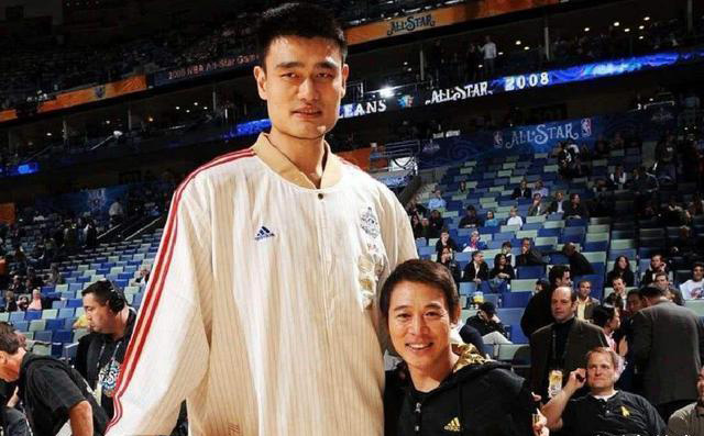 一寸长一寸强？还有哪些球员比姚明高，在NBA成就有他高吗？