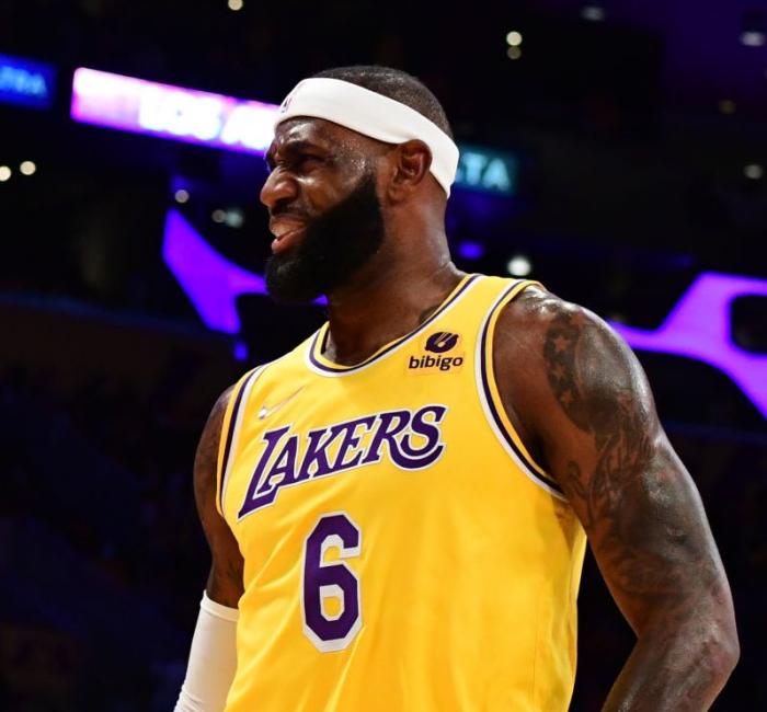 詹姆斯正式达成新成就，1000盖帽创纪录！一神迹又成NBA历史第一人