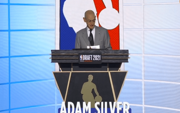 NBA选秀大会：勇士选中库明加，雷霆选中魔术师二代，球迷不开心