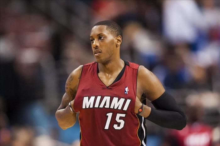 正式达成！詹姆斯两冠帮手正式签约，巴蒂尔重返NBA