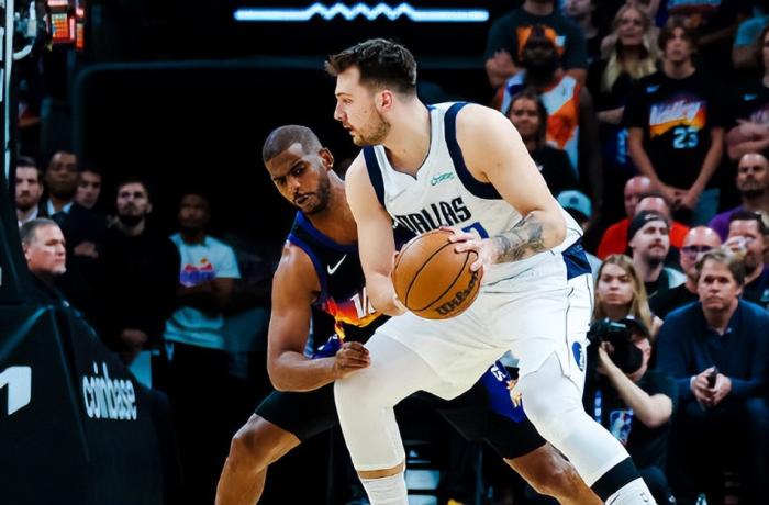 50-92！NBA最佳教练苦笑，保罗脸色铁青，主场死寂球迷绝望