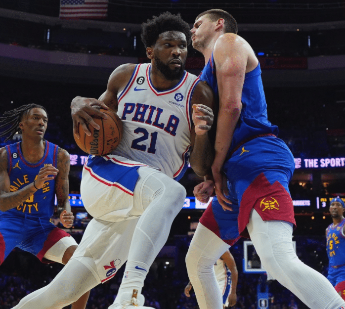 恩比德47+18完胜约基奇：哈登跳他背上疯狂庆祝 全场多次高呼MVP