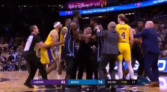 刚刚！霍华德新去向！湖人球员亲自招募他！这次NBA又要大变天