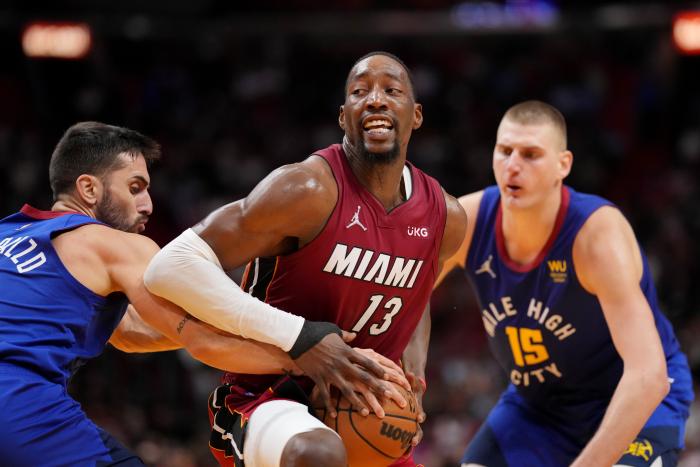 NBA伤病潮！掘金小波特无限期休战，布克腿筋受伤阿德巴约伤停