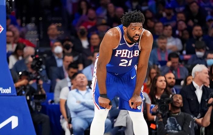 惨烈！NBA超巨再遭打击，又一部位骨折，恐重创夺冠大热