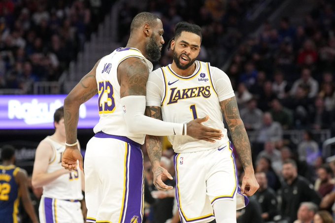 NBA官宣罚单：湖人球星拉塞尔因把球踢向观众席被罚15000美元