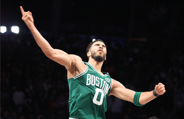 NBA杜兰特系列赛面对塔图姆15中2！场均得分少7.7分