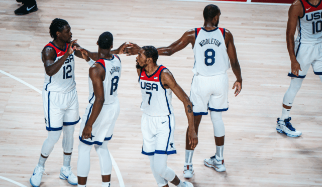 历史第5人+第六人！霍勒迪米德尔顿同年包揽NBA冠军和奥运冠军