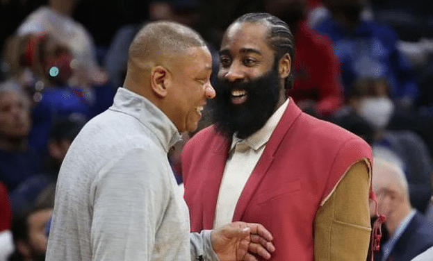 哈登再也不配顶薪？名嘴呼吁降薪续约，前NBA球星：76人该交易他