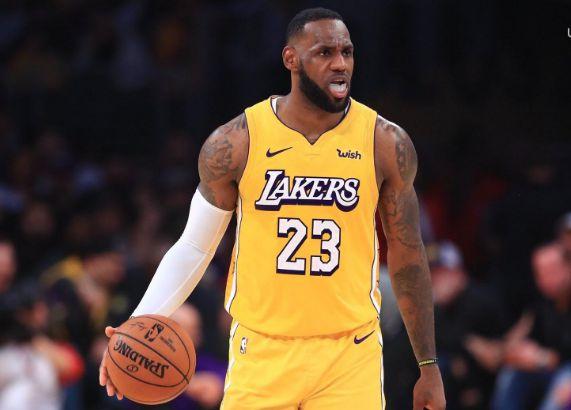 雪上加霜！詹姆斯或被NBA介入调查，戴维斯怒推霍华德出现内讧